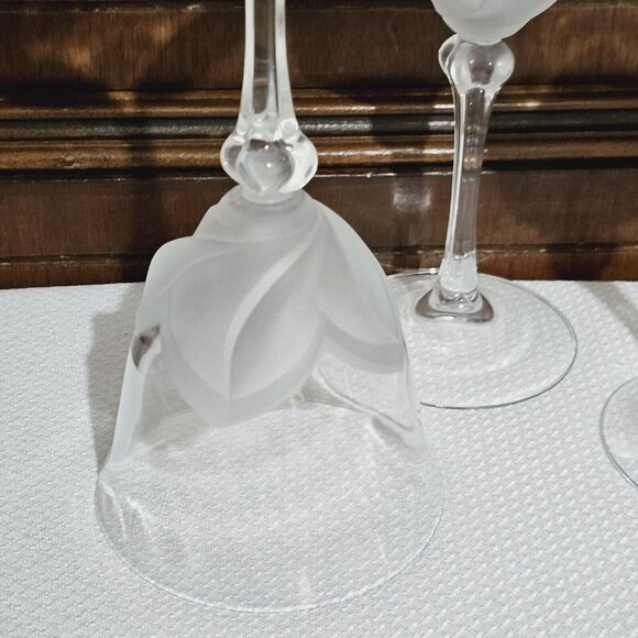 3 Cristal D'Arques Florence Wine Glasses 6.5" crystal frosted 3D petals romantic - Picture 6 of 7